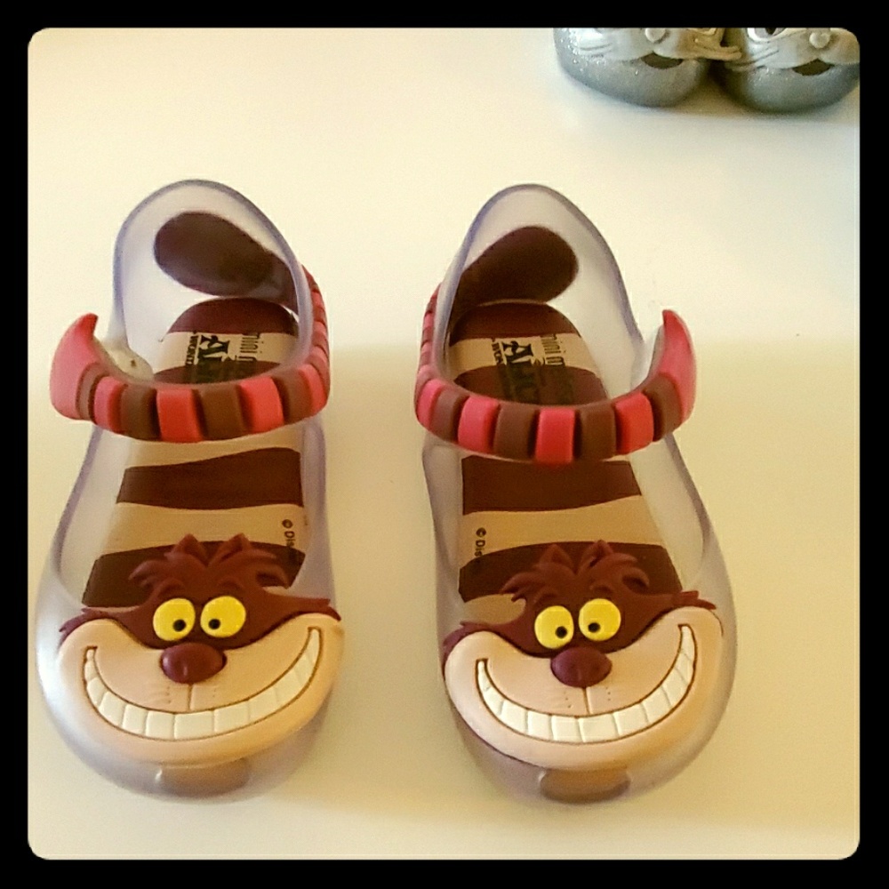 Size 6 Cheshire cats MM